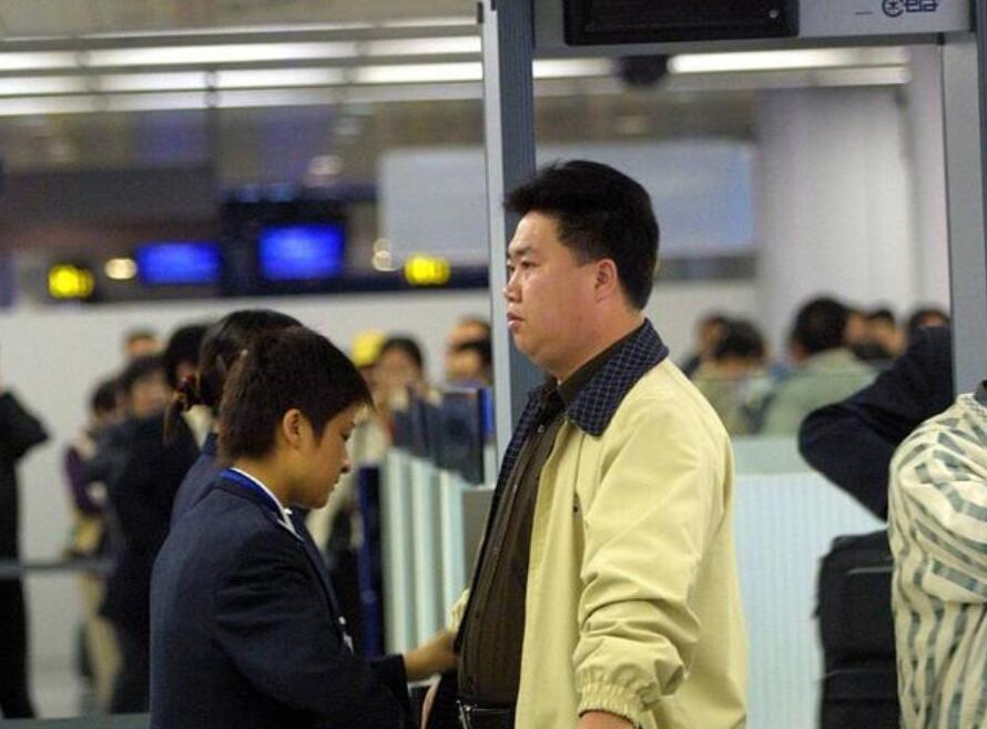 小知識：身上有鋼板能坐飛機通過安檢門的檢測？